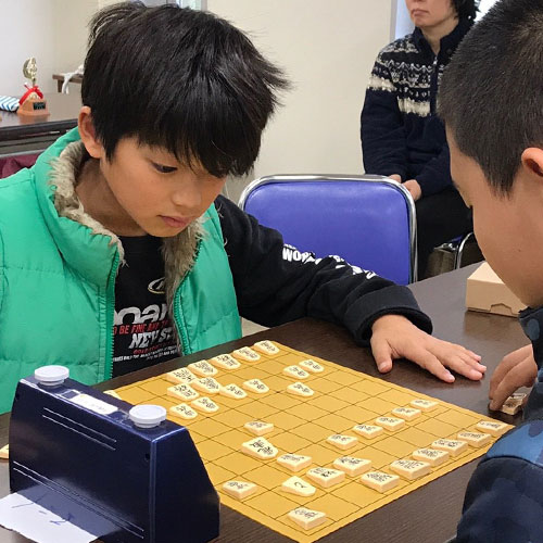 コインパーキング経営のブーブーパークが小学生将棋大会を開催