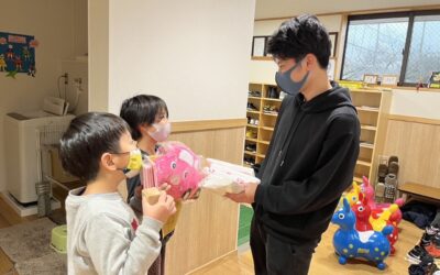 京都市安井児童館様にて将棋教室が開催され、ぬいぐるみ、ブーブーパークノート、ブーブーパークタオル、将棋盤を寄贈させていただきました。