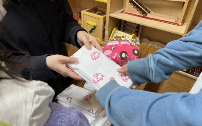 京都市葛野児童館様にて将棋教室が開催され、ぬいぐるみ、ブーブーパークノート、ブーブーパークタオルを寄贈させていただきました。